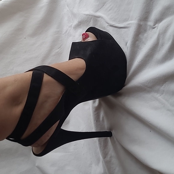 Size 8.5 black suede open toed heels - Picture 2 of 5